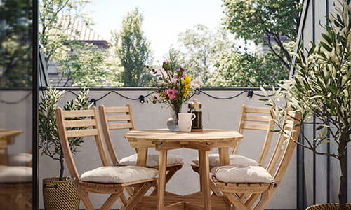 Hagemøbler på veranda