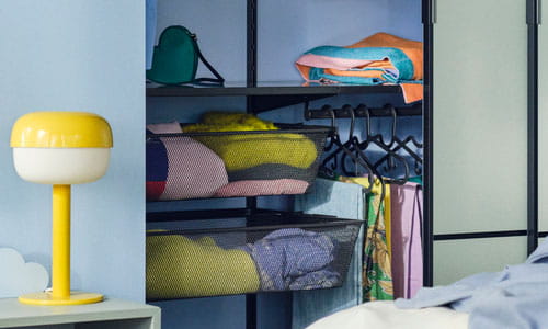 Utsnitt av IKEA-garderobe